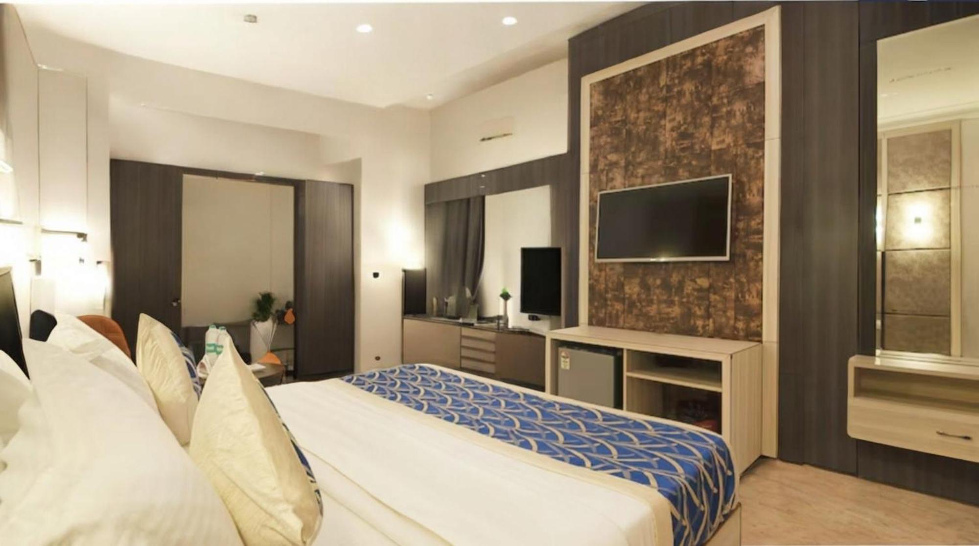 Hotel The Almora By Rs Global Near By Delhi International Airport With - Free Airport Drop Нью-Дели Экстерьер фото