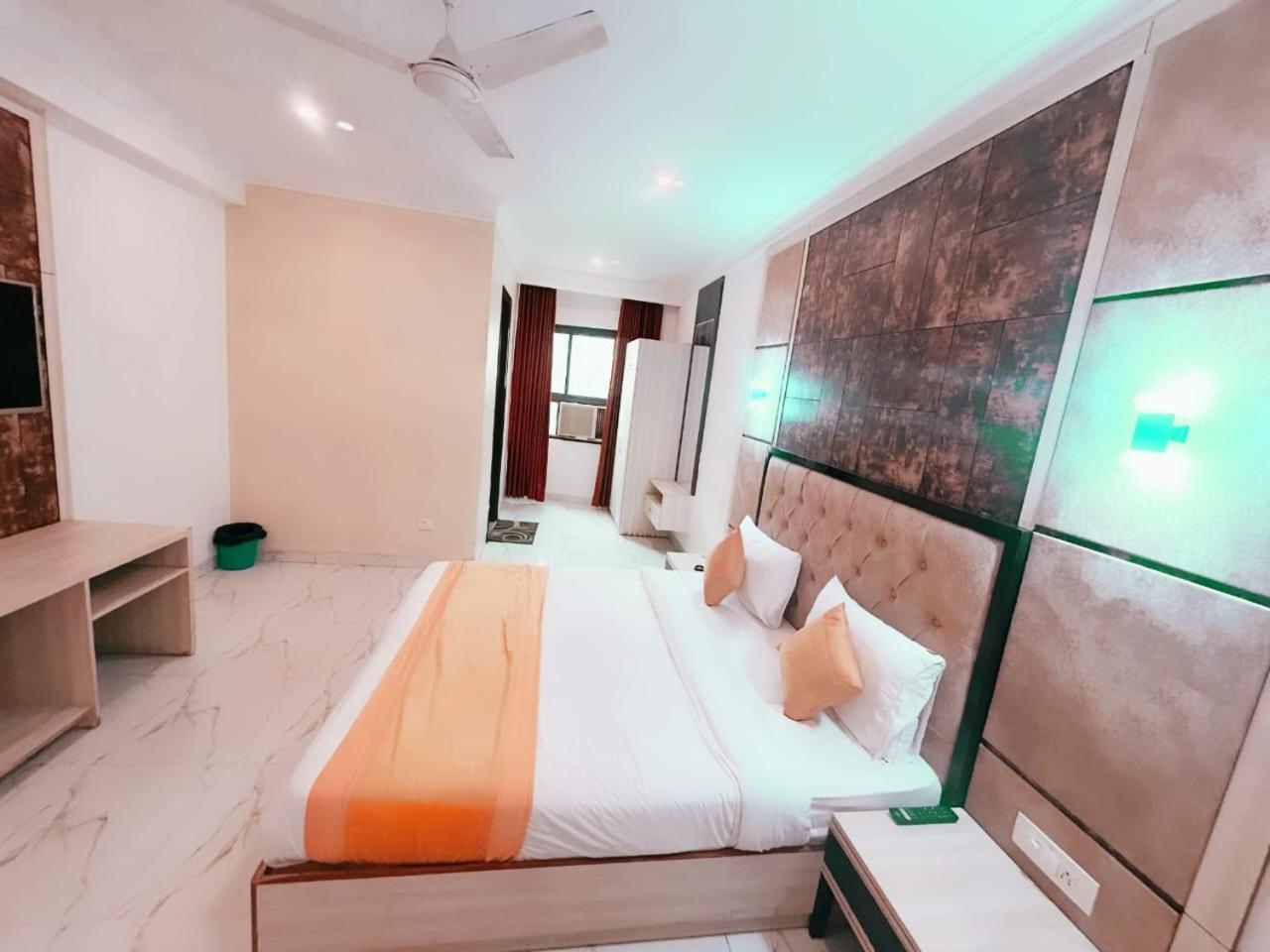 Hotel The Almora By Rs Global Near By Delhi International Airport With - Free Airport Drop Нью-Дели Экстерьер фото