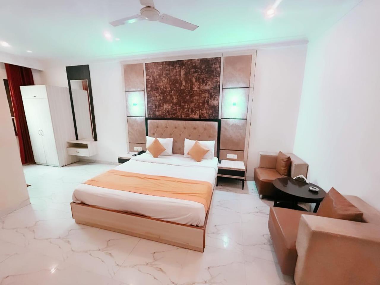 Hotel The Almora By Rs Global Near By Delhi International Airport With - Free Airport Drop Нью-Дели Экстерьер фото