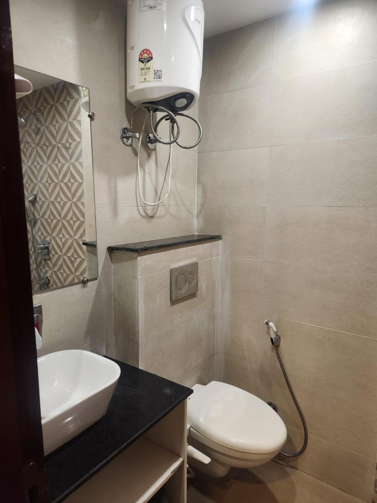 Hotel The Almora By Rs Global Near By Delhi International Airport With - Free Airport Drop Нью-Дели Экстерьер фото