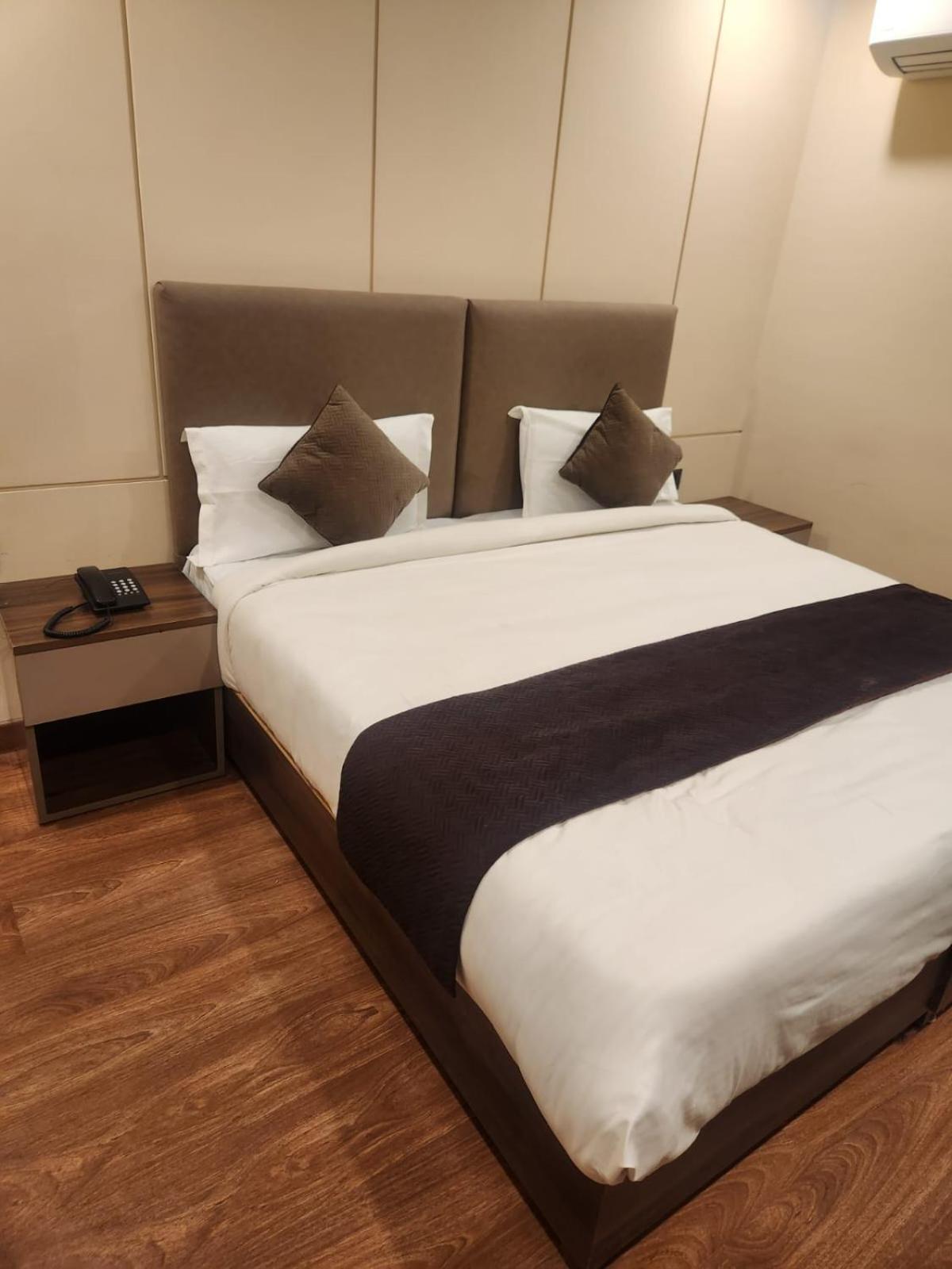 Hotel The Almora By Rs Global Near By Delhi International Airport With - Free Airport Drop Нью-Дели Экстерьер фото