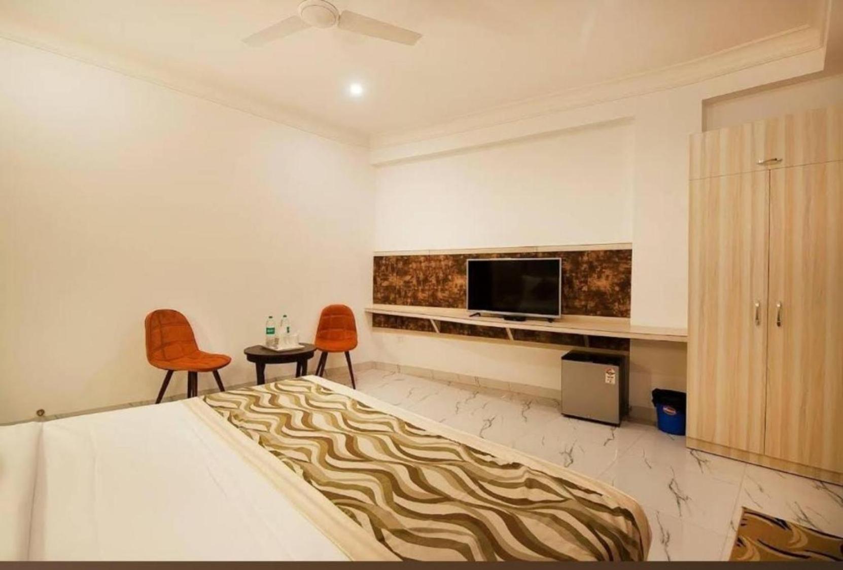 Hotel The Almora By Rs Global Near By Delhi International Airport With - Free Airport Drop Нью-Дели Экстерьер фото
