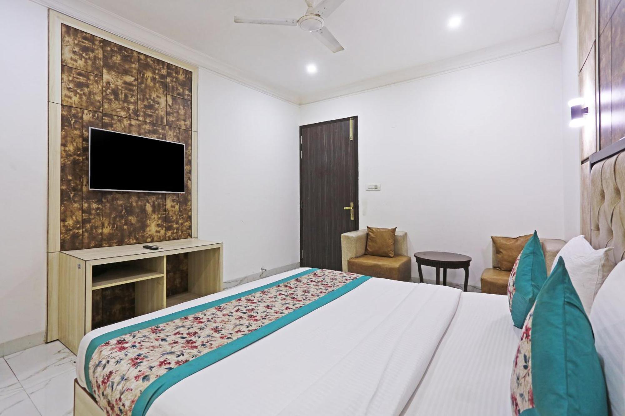 Hotel The Almora By Rs Global Near By Delhi International Airport With - Free Airport Drop Нью-Дели Экстерьер фото