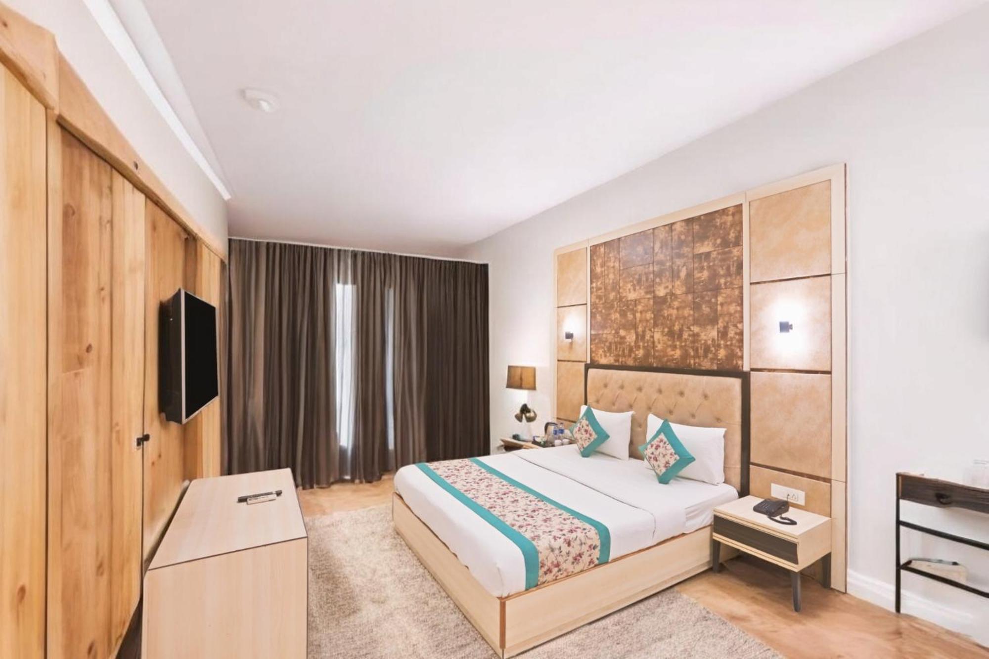 Hotel The Almora By Rs Global Near By Delhi International Airport With - Free Airport Drop Нью-Дели Экстерьер фото