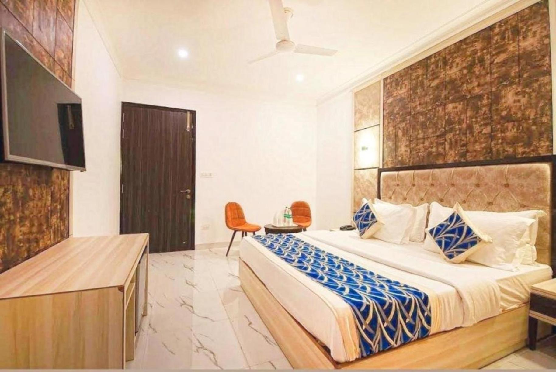 Hotel The Almora By Rs Global Near By Delhi International Airport With - Free Airport Drop Нью-Дели Экстерьер фото