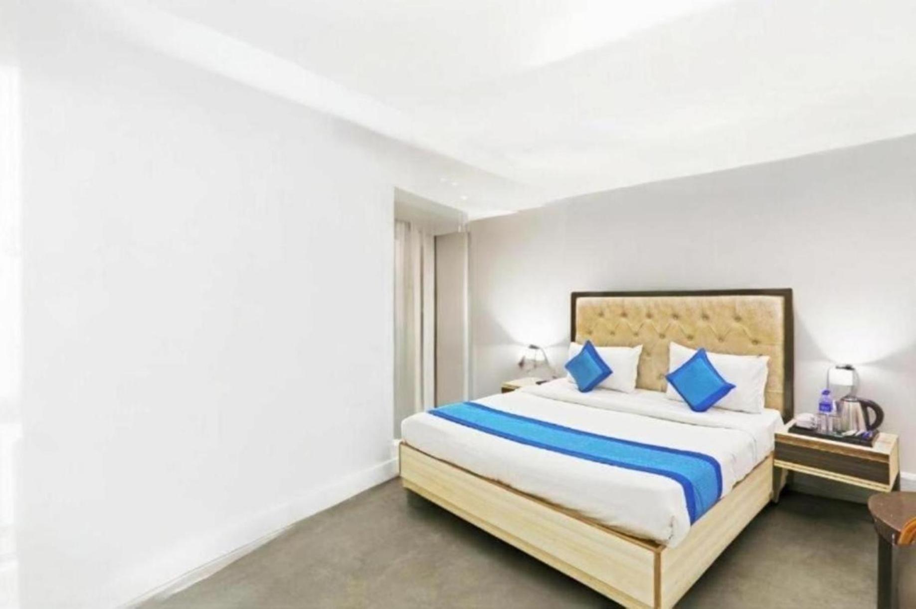 Hotel The Almora By Rs Global Near By Delhi International Airport With - Free Airport Drop Нью-Дели Экстерьер фото