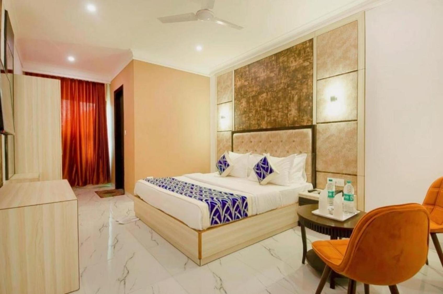 Hotel The Almora By Rs Global Near By Delhi International Airport With - Free Airport Drop Нью-Дели Экстерьер фото