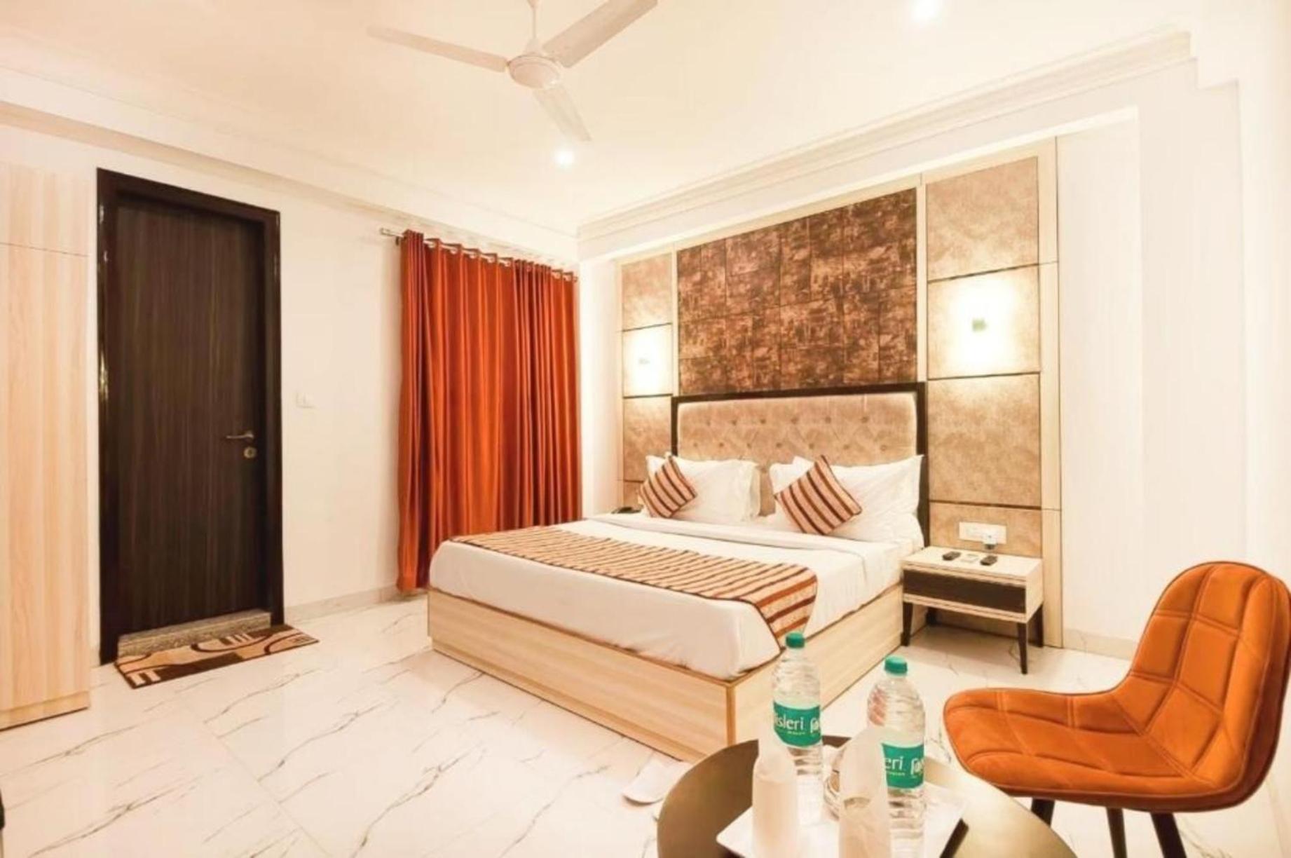 Hotel The Almora By Rs Global Near By Delhi International Airport With - Free Airport Drop Нью-Дели Экстерьер фото